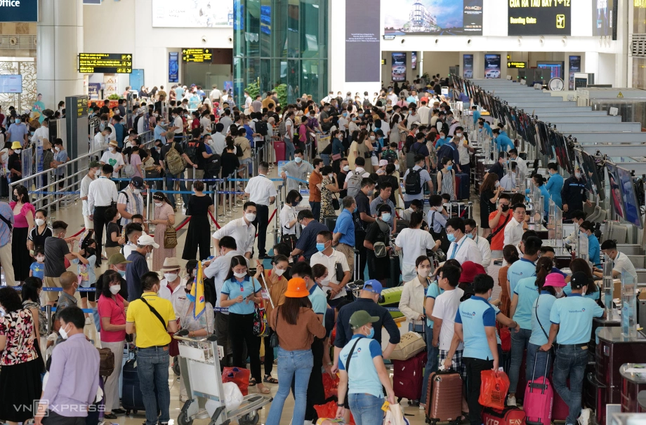Tình hình khách sạn và đặt phòng